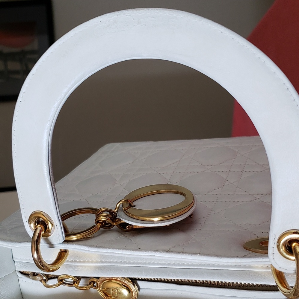 Lady dior is medium off white Lambskin bag - Picture 2 of 8